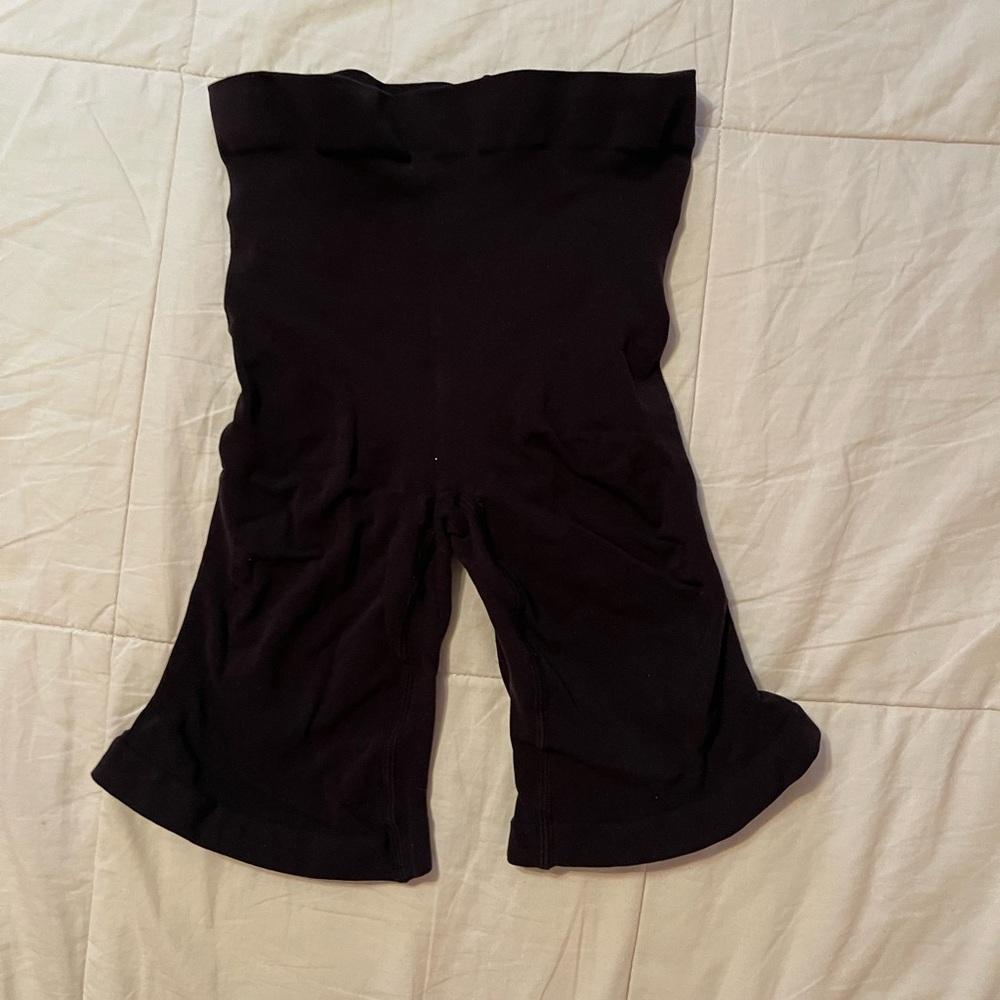 SKIMS Shapewear XSMid Thigh Seamless Shorts NWOT